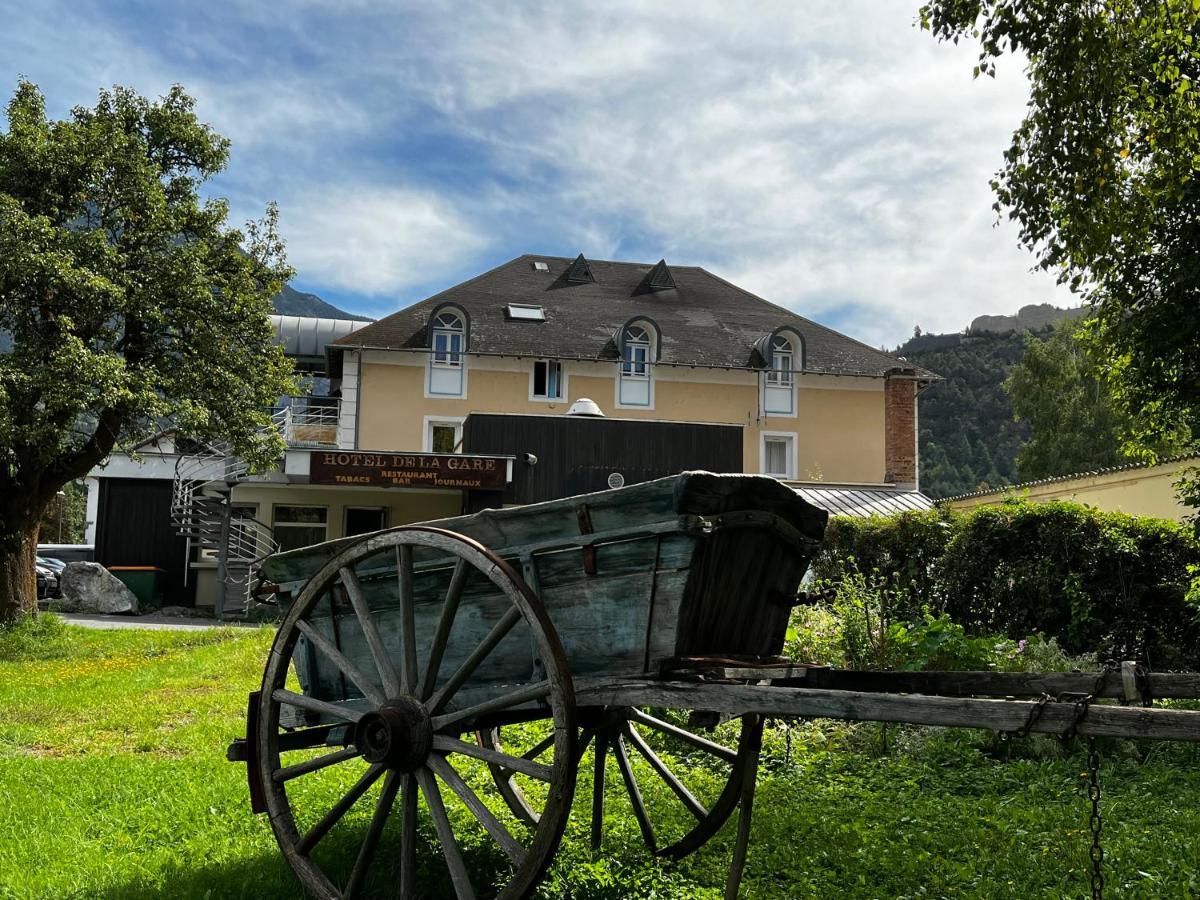 Hotel De La Gare Eygliers Buitenkant foto