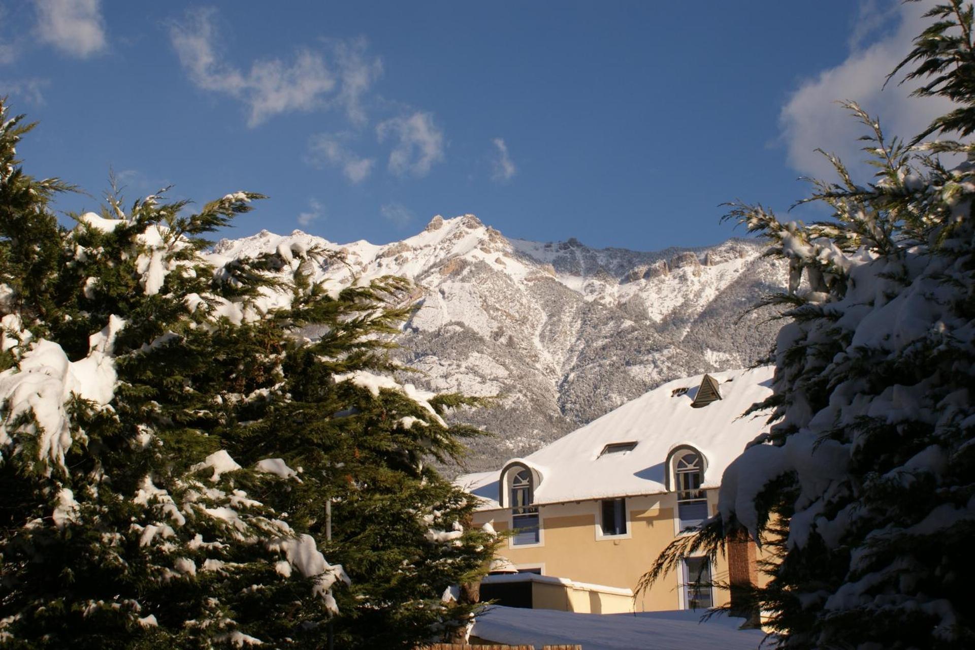 Hotel De La Gare Eygliers Buitenkant foto