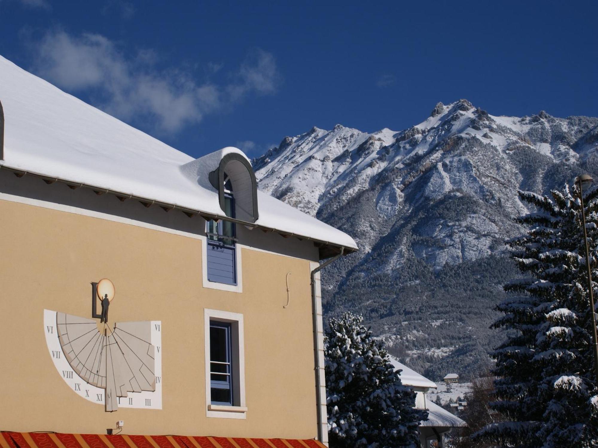 Hotel De La Gare Eygliers Buitenkant foto